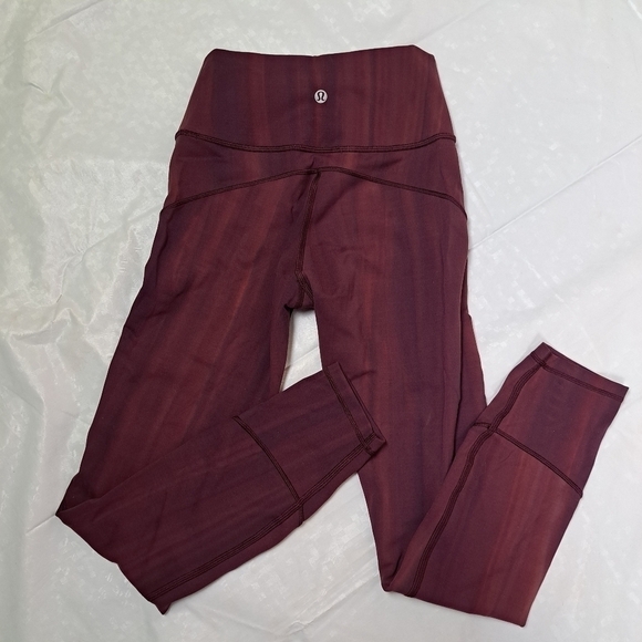 Lululemon In Movement Tight 25" *Everlux Linear Spray Dye White Garnet - Picture 6 of 10